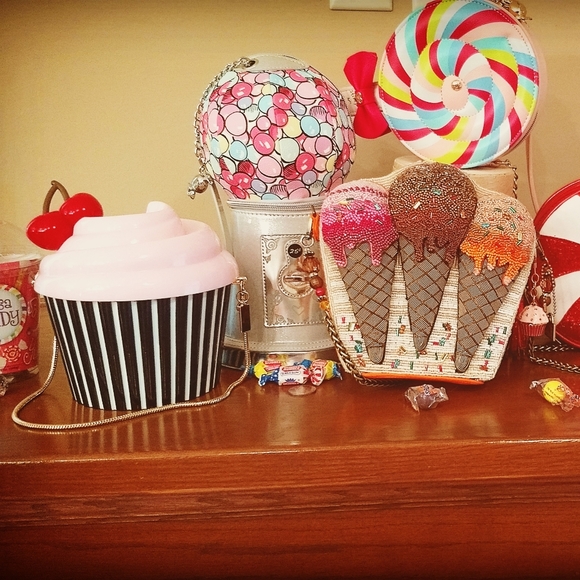 Meet your Poshmark Ambassador Tera - Picture 3 of 8